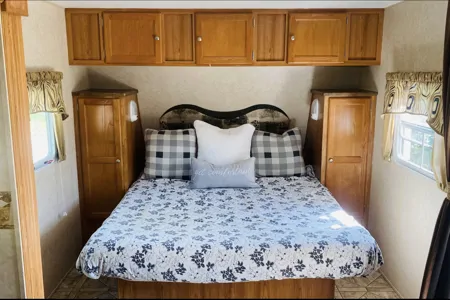 T&Z's Country Camper (27ft Travel Trailer)