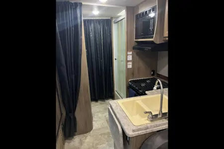 Family RV + Free E-Bike! 2017 Coachmen 27QB