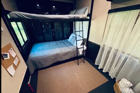 Akers Ridge RV Cottage