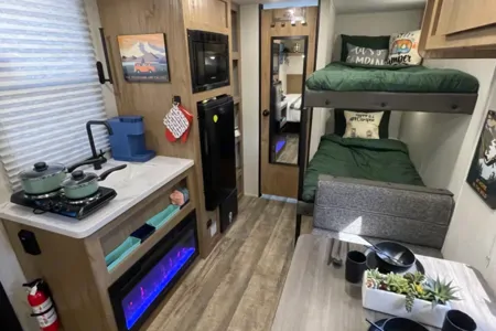 Skyview Voyager sleeps 5 pet friendly!