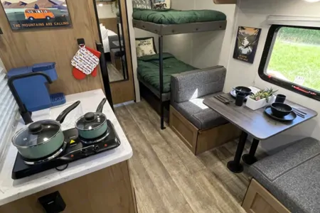 Skyview Voyager sleeps 5 pet friendly!