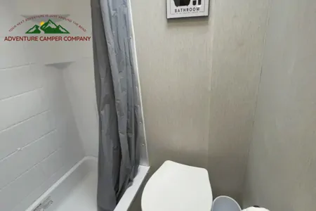 Skyview Voyager sleeps 5 pet friendly!