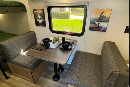 Skyview Voyager sleeps 5 pet friendly!