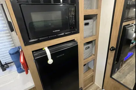 Skyview Voyager sleeps 5 pet friendly!