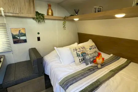 Skyview Voyager sleeps 5 pet friendly!
