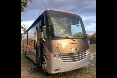 Newmar class A TOY HAULER Class A CL37