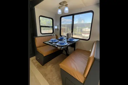 Newmar class A TOY HAULER Class A CL37