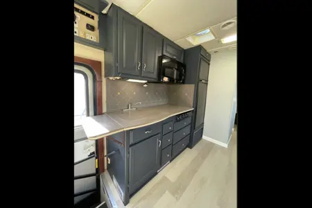 Newmar class A TOY HAULER Class A CL37