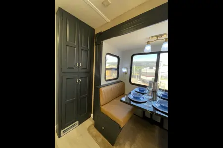 Newmar class A TOY HAULER Class A CL37