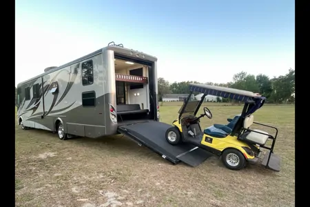 Newmar class A TOY HAULER Class A CL37