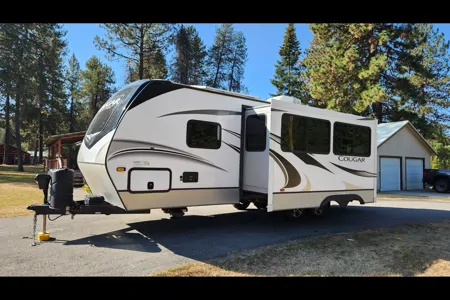 Rick's Cougar Half-Ton Travel Trailer