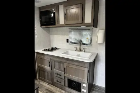 Nik’s Gulf Stream Ameri-Lite Travel Trailer