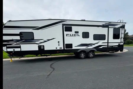 Monique's Heartland Fuel 287 Toy Hauler