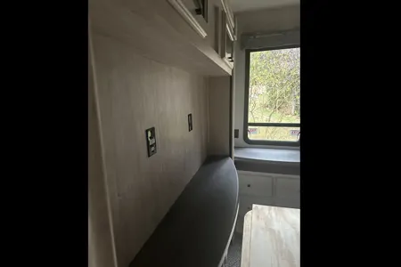 Luxury Forest River SANDPIPER 38' Fifth Wheel - Sleeps 6