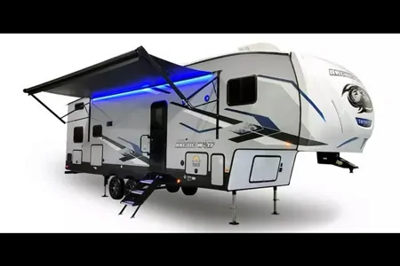 GMs Arctic wolf Fifth Wheel