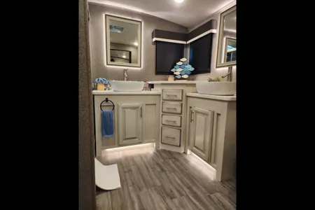 Bougie By Nature Glamping - Starved Rock Area RV Rental