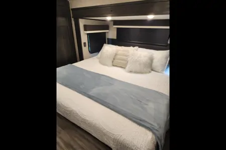 Bougie By Nature Glamping - Starved Rock Area RV Rental