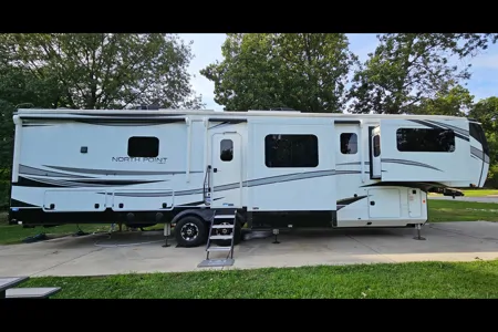 Bougie By Nature Glamping - Starved Rock Area RV Rental