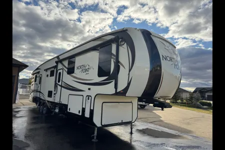 Chris's Jayco 375BHFS North Point Fifth Wheel