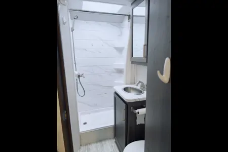 Cheong's Thor Motor Coach Chateaux Class C