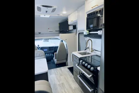 Cheong's Thor Motor Coach Chateaux Class C