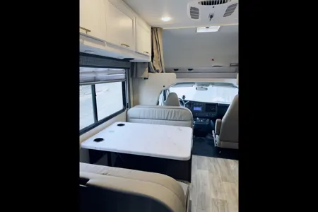 Cheong's Thor Motor Coach Chateaux Class C