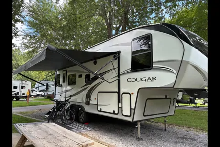 White Squirrel Keystone Cougar 24RDS Fifth Wheel