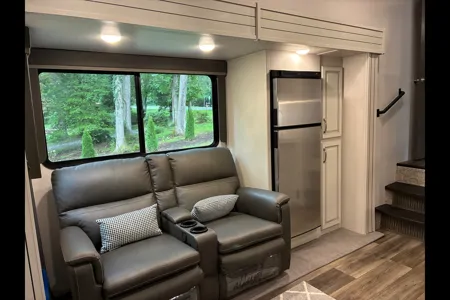 White Squirrel Keystone Cougar 24RDS Fifth Wheel