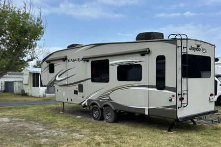 Steve n Mel’s Fun Fifth Wheel