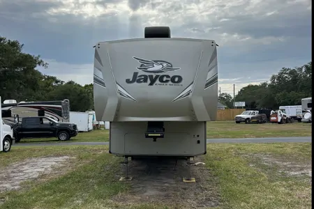 Steve n Mel’s Fun Fifth Wheel