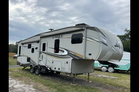 Steve n Mel’s Fun Fifth Wheel