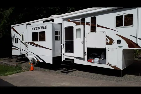 Heartland 3950 Toy Hauler