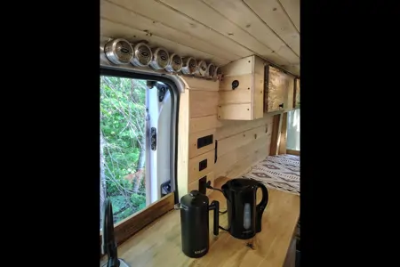 Chaleureux Ford Transit aménagé