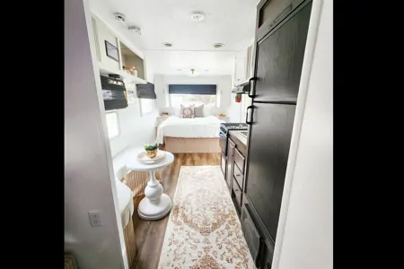 The Designer Bunkhouse: Professionally Renovated & Adventure-Ready