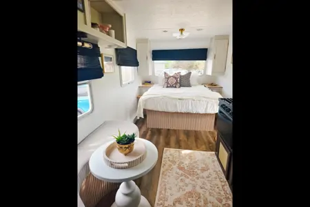 The Designer Bunkhouse: Professionally Renovated & Adventure-Ready