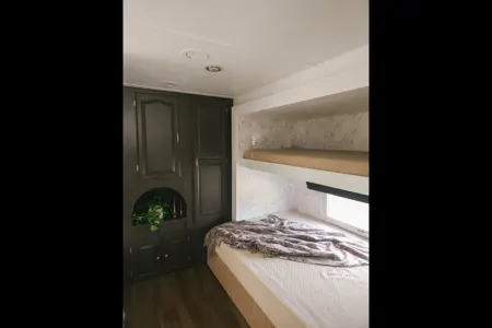 The Designer Bunkhouse: Professionally Renovated & Adventure-Ready