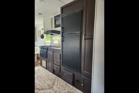 The Designer Bunkhouse: Professionally Renovated & Adventure-Ready