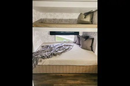 The Designer Bunkhouse: Professionally Renovated & Adventure-Ready