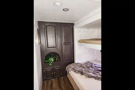 The Designer Bunkhouse: Professionally Renovated & Adventure-Ready