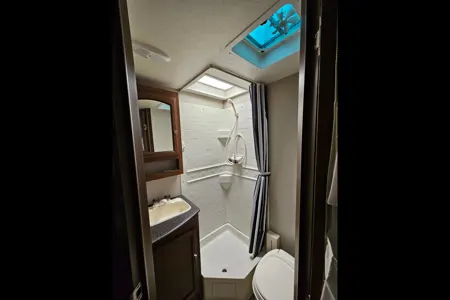 JR's Coachmen 21TQX Hybrid