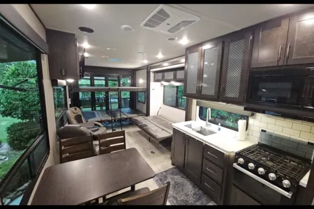 Grand Design 30G | King Bed & Private Patio