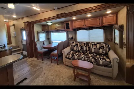 Murray's Heartland BigHorn Fifth Wheel