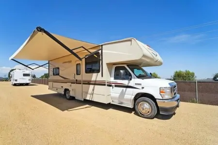 2021 Coachmen Leprechaun 270QB: Stylish Comfort!