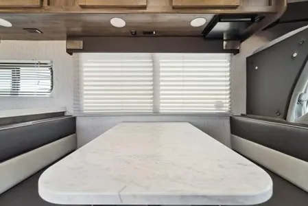 2021 Coachmen Leprechaun 270QB: Stylish Comfort!