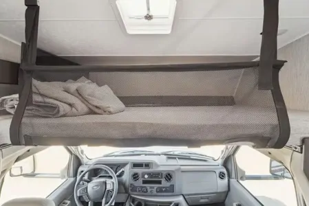 2021 Coachmen Leprechaun 270QB: Stylish Comfort!