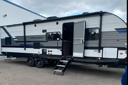 Lesley's Heartland Pioneer Travel Trailer