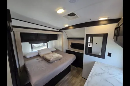 Austin's Cruiser RV Stryker2714 Toy Hauler