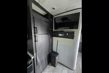 Austin's Cruiser RV Stryker2714 Toy Hauler