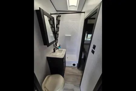 Austin's Cruiser RV Stryker2714 Toy Hauler