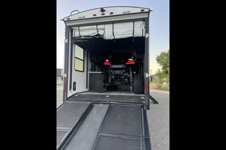 Austin's Cruiser RV Stryker2714 Toy Hauler